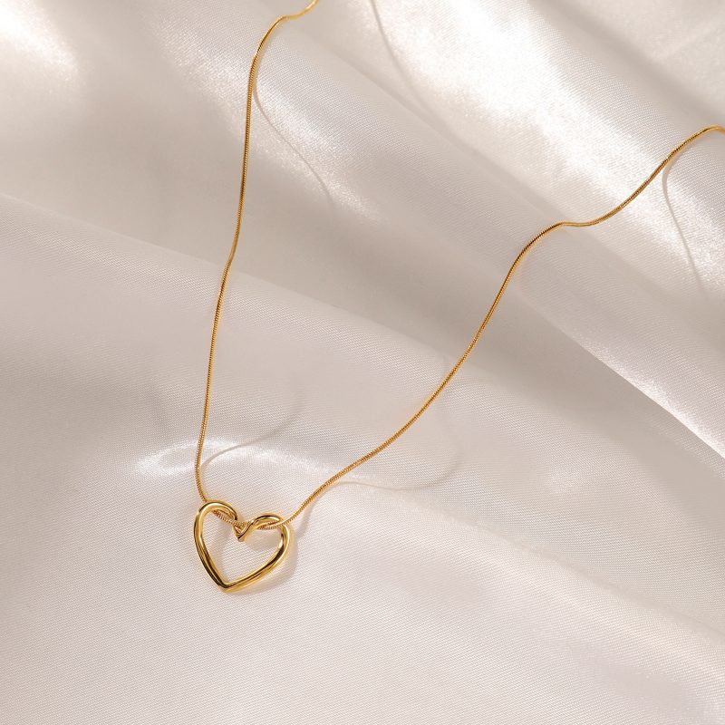 Elegant Simple Style Heart Shape 304 Stainless Steel Copper 18K Gold Plated Hollow Out Pendant Necklace - Image 3